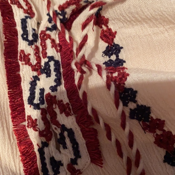 Embroidered blouse with tie front - Picture 2 of 4